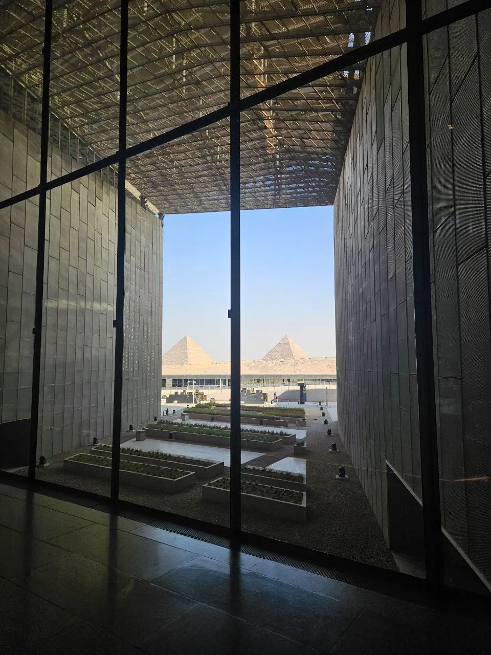 从博物馆眺望金字塔