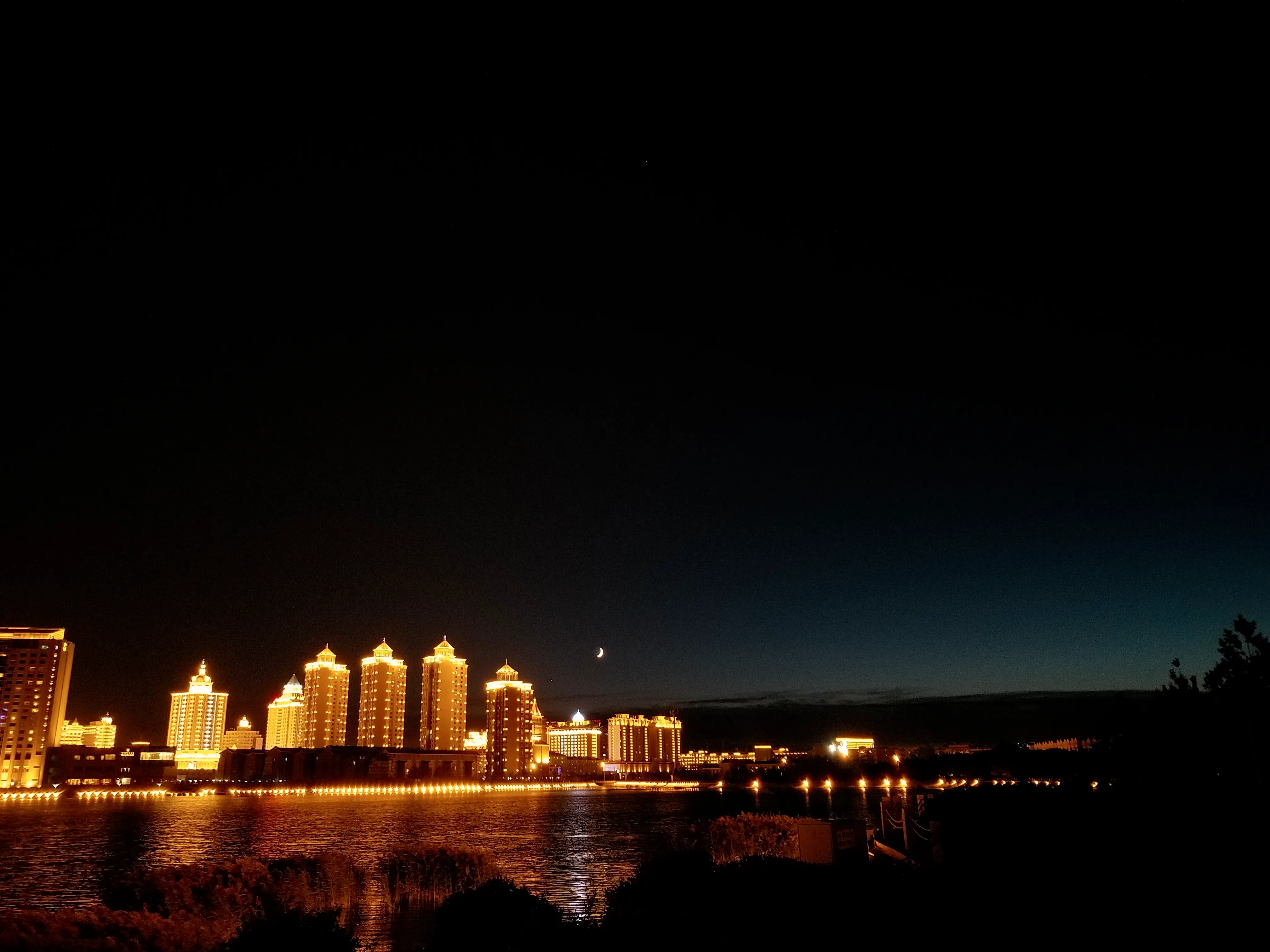 苟延残喘的余光